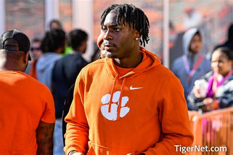 Clemson Recruiting Photo of Markus Dixon and Football and South ...