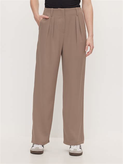 Wide Leg Pleat Pant
