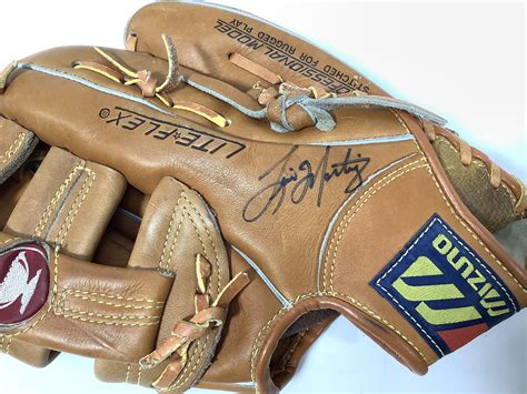 Lot - Louisville Slugger & Signed Mizuno Baseball Gloves