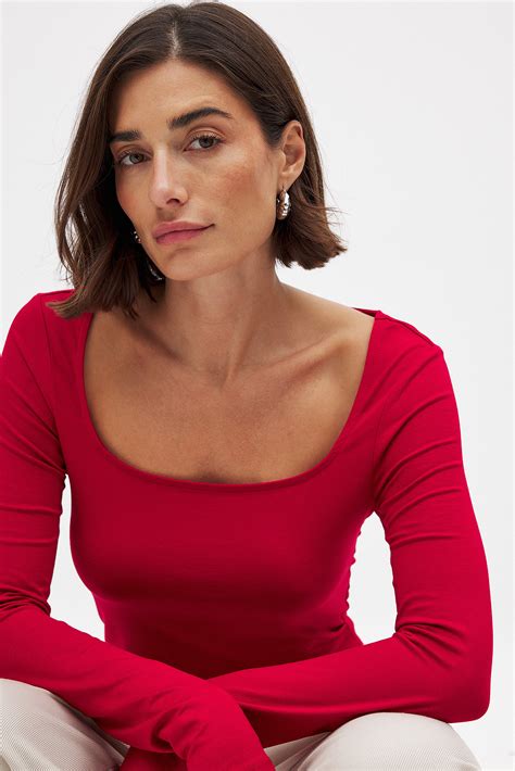 Soft Line Scoop Neck Long Sleeve Top Red | NA-KD