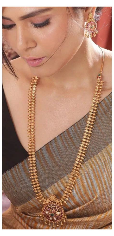 17 Neck ideas | gold jewelry simple necklace, gold necklace indian ...