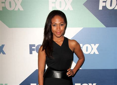 Nicole Beharie Bra