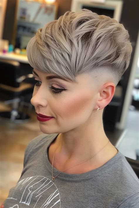 17 Modern Bowl Cut Haircut Ideas for Women