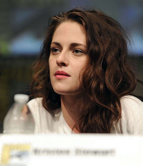 Kristen Stewart's Eye-Catching Style at Comic-Con 2012 Panel • CelebMafia