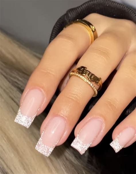 Pin on nägel inspiration xmas | Trendy nails, Neutral nails, Glow nails