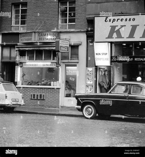 STRIPPERS COMPTON CLUB ENTRANCE LONDON 6 FEBRUARY 1962 Stock Photo - Alamy
