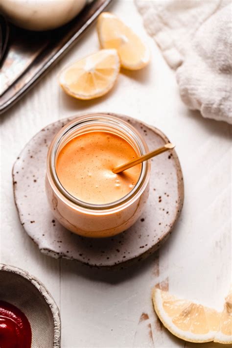 Homemade Sriracha Mayo Recipe (Creamy & Delicious!)