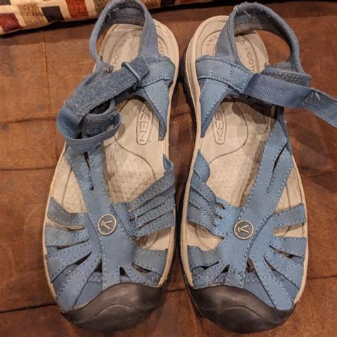 Womens keen sandals size 9, blue in color, good... - Depop