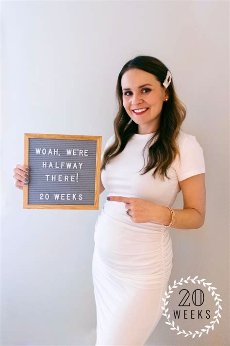 20 Week Bumpdate: Halfway There! - Medicine & Manicures