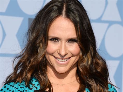 Jennifer Love Hewitt forced to fend off ‘gross’ media questions about ...
