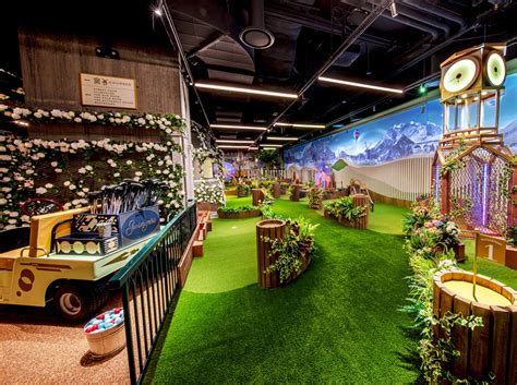 Swingers Mini-Golf Experience Opens in NYC