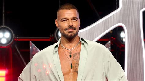 Ricky Martin gets emotional at the MTV VMAs: 'I want to dedicate this ...