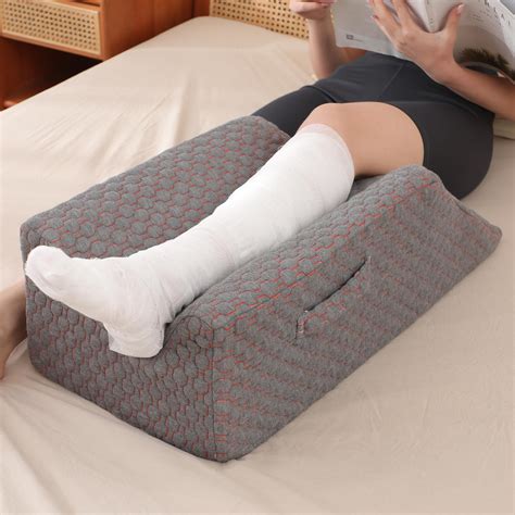 Amazon.com: Leg Elevation Wedge Pillow Knee Leg Rest Pillow for Sleeping Post Surgery Knee ...