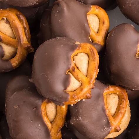 Peanut Butter Pretzel Bites - Desserts on a Dime