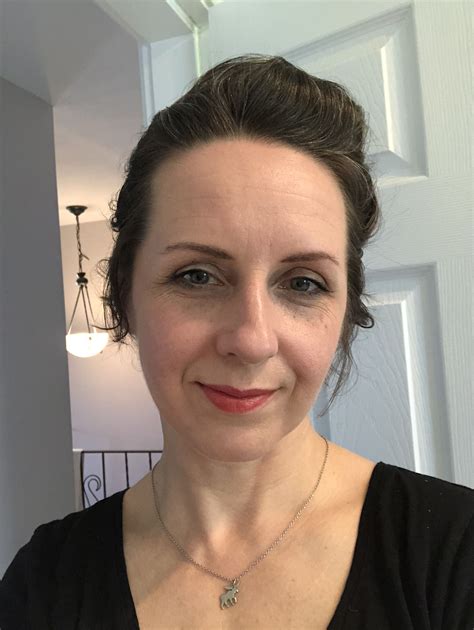 Pin by Agnieszka on Hairstyles | 40 year old hair styles, Old lady ...