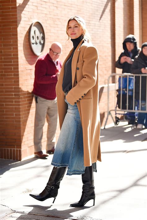 Gisele Bündchen Breathes New Life Into a '90s Denim…