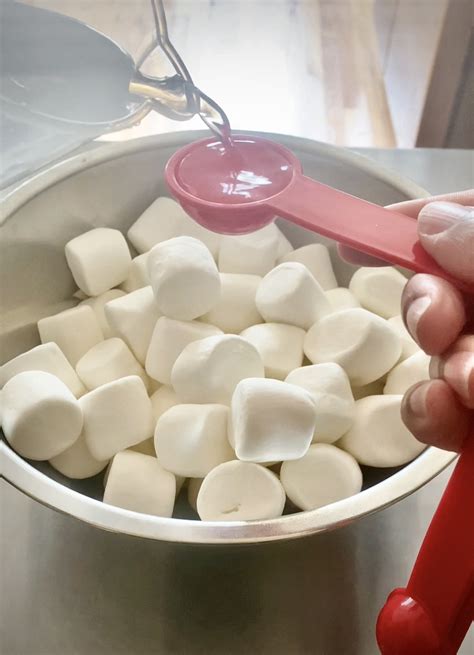 How to Make Marshmallow Fondant