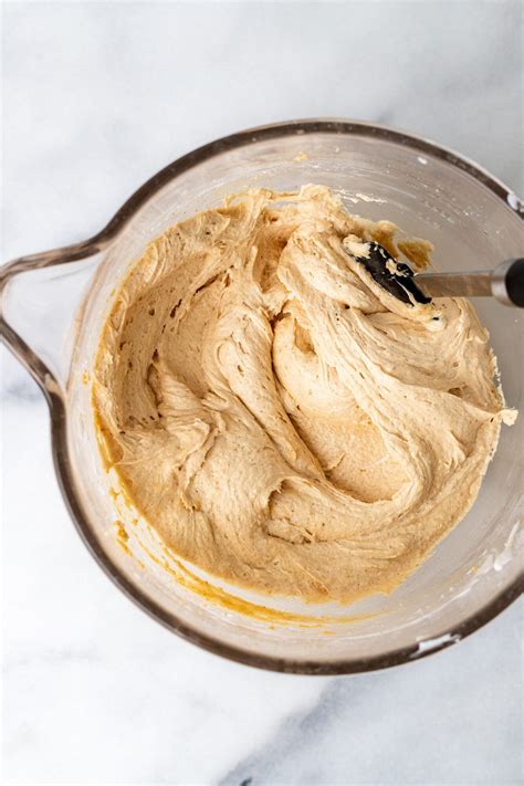 How to make SUPER creamy Vegan Peanut Butter Frosting | The Banana Diaries