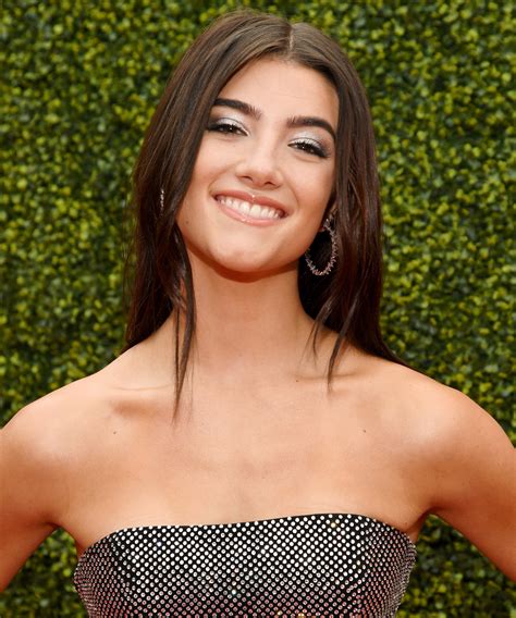 Charli D’Amelio’s Beauty Routine Is So Relatable | Oye! Times