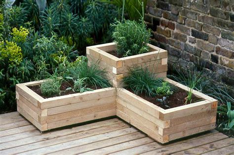DIY Wooden Garden Planters | Gardeners' World