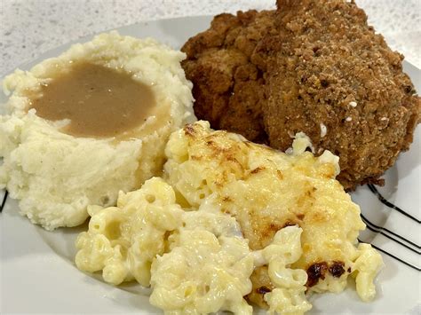 [Homemade]Fried Chicken, Mashed Potatoes and Gravy, Mac and Cheese : r/food