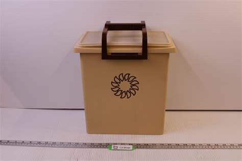 Large Tupperware Container w/ Removable Handle