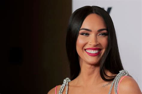 Megan Fox Big Cleavage - Hot Celebs Home