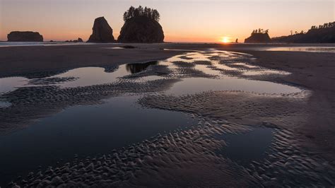 La Push, Washington. One of the best places to watch the sun set ...