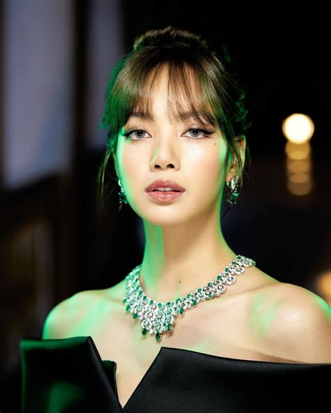 Lisa of BLACKPINK in BULGARI Passage To Emerald necklace | SENATUS
