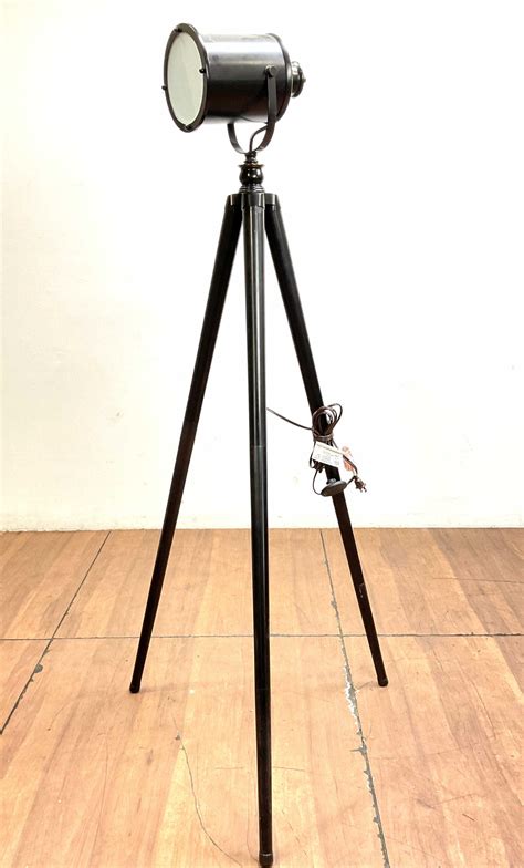 Lot - Dongguan Canel Lighting Klieg Spotlight Floor Lamp
