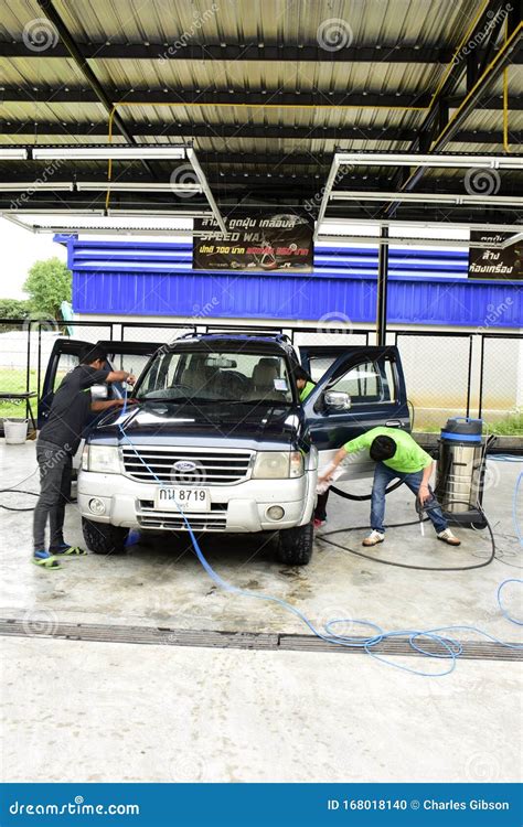 Working at the car-wash editorial image. Image of cars - 168018140