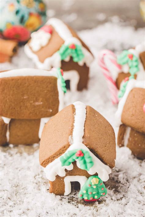 Mini Gingerbread Houses Recipe - Frugal Mom Eh!
