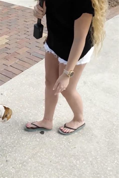 Kaitlin Bennett's feet