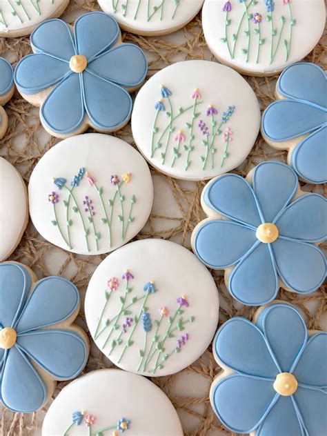 Wildflower Cookie Set | Royal iced cookies, Flower sugar cookies, Sugar ...
