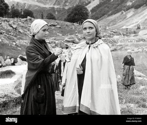 Original Film Title: AQUELLA JOVEN DE BLANCO. English Title: A LITTLE ...