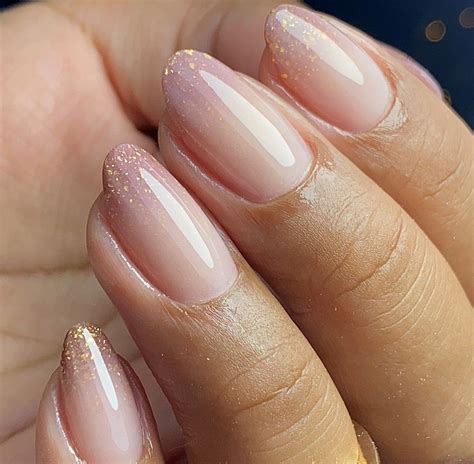 Pin by Thais Santos on Idéias de unha decoradas in 2024 | Simple gel nails, Stylish nails ...