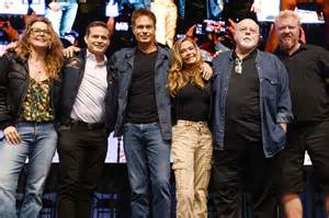 Dina Meyer Recalls 'Starship Troopers' Director's NSFW Show of Support Ahead of Shower Scene