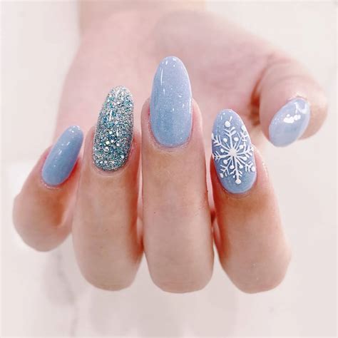 7 Snowflake Nail Art Ideas for Your Next Winter Manicure | Sydne Style