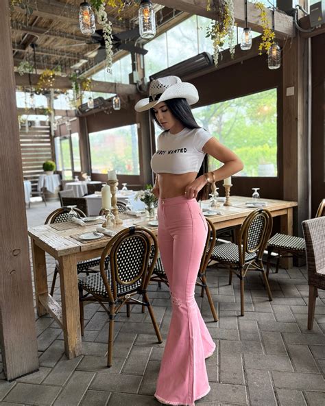 Yulia Foxx (@itsyuliafoxx) • Instagram photos and videos