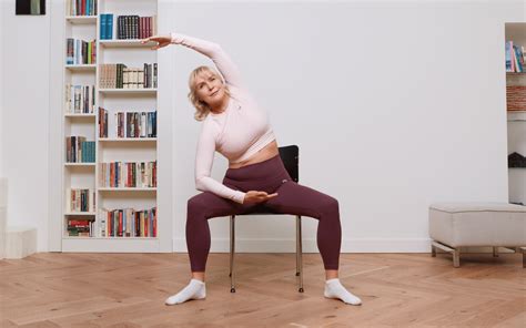 Hot Vinyasa Yoga: The Ultimate Guide for Beginners - BetterMe