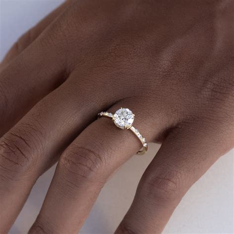 Round Engagement Rings