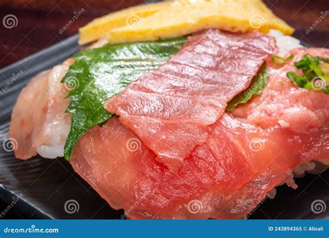 Japanese Donburi Rice Bowl with Tuna Meat, Omelet and Leaf on Plate ...