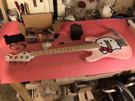 Hello Kitty Bass