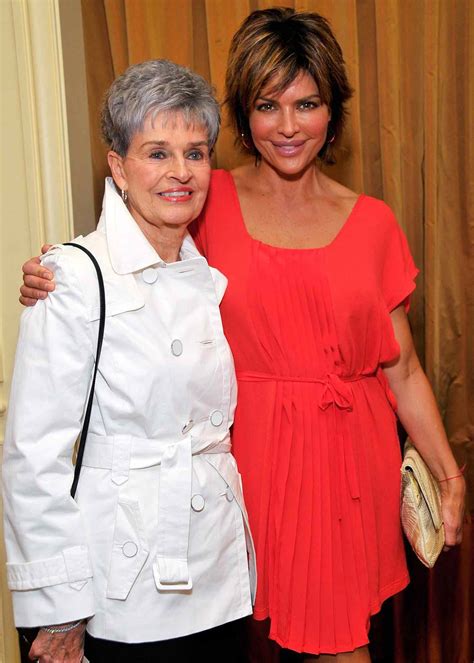 Lisa Rinna's Mom Lois Dead at 93: 'Heaven Has a New Angel' | PEOPLE.com