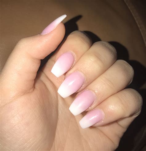 58+ Coffin Nails Ombre Pink And White | Pendekkomey