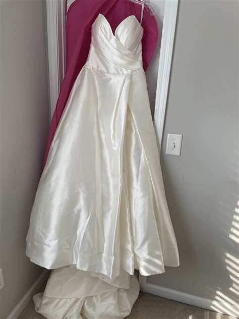 Elysee, Delancey New Wedding Dress Save 33% - Stillwhite