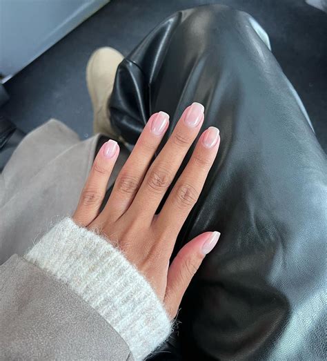 Clean Girl Nails Are Trending: Here Are 15 Minimalist Manicures to Try Now | Vogue
