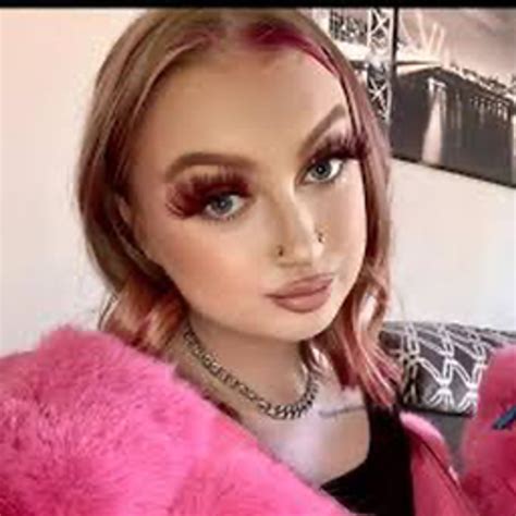 Chat with Britt Barbie - TikTok Influencer | Shapes