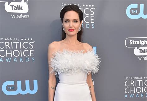 Angelina Jolie Measurements, Height, Weight, Bra Size, Shoe Size - Mr. Measurements