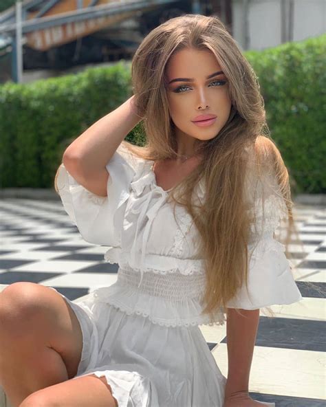 Discover Top 15 Hot And Sexy Girls In The World - confettiskies